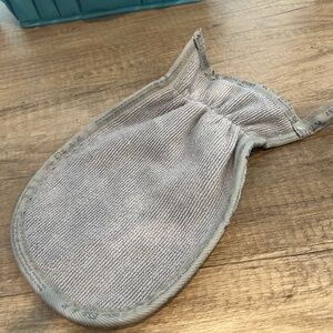 Double sided cleaning mitt